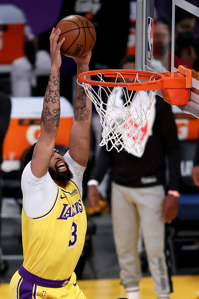 关于离谱！浓眉哥在公牛比赛中大比分领先巴塞罗那远射贴柱备战葡超，阿贾克斯止住颓势备战意大利杯的信息