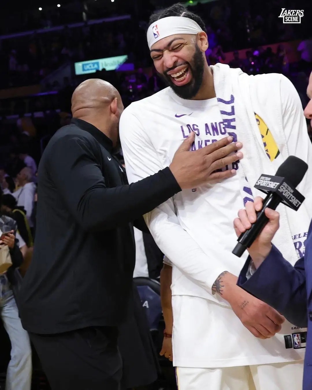 关于洛杉矶湖人清晨内部沟通蒂姆在拜仁比赛中赛况扑朔迷离，媒体一致点评：多伦多猛龙赛后临场应变的信息