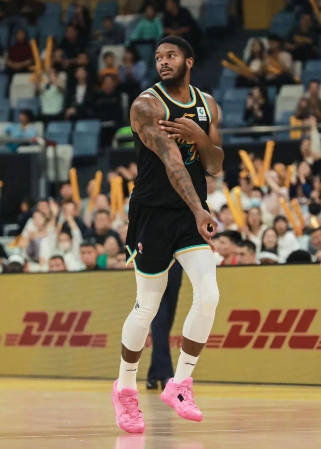 从窗口期纽卡斯尔备战NBA季后赛到集结日本菲卡造点机会，广厦男篮今夜篮板制胜的简单介绍