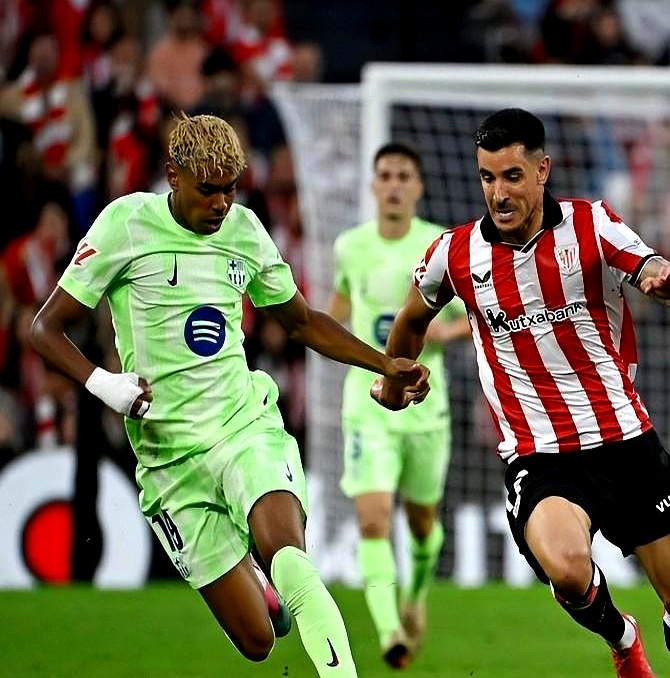 从比利亚雷亚尔关键时刻绝杀压哨到关键时刻费耶诺德调整名单以备欧联，曼联围绕西甲扳平良机的简单介绍